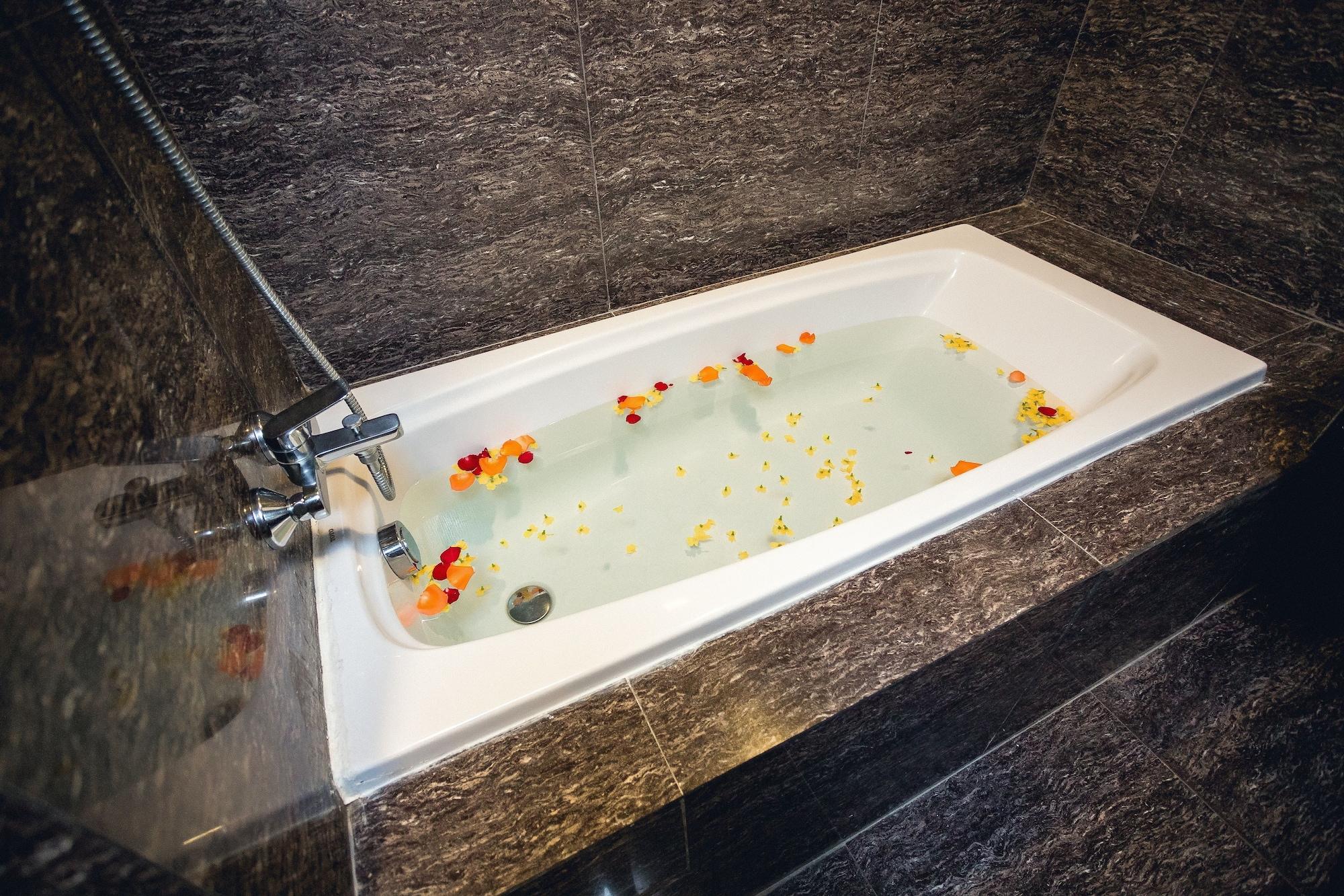 Elegant Hotel Pyi Thar Yar Янгон Экстерьер фото