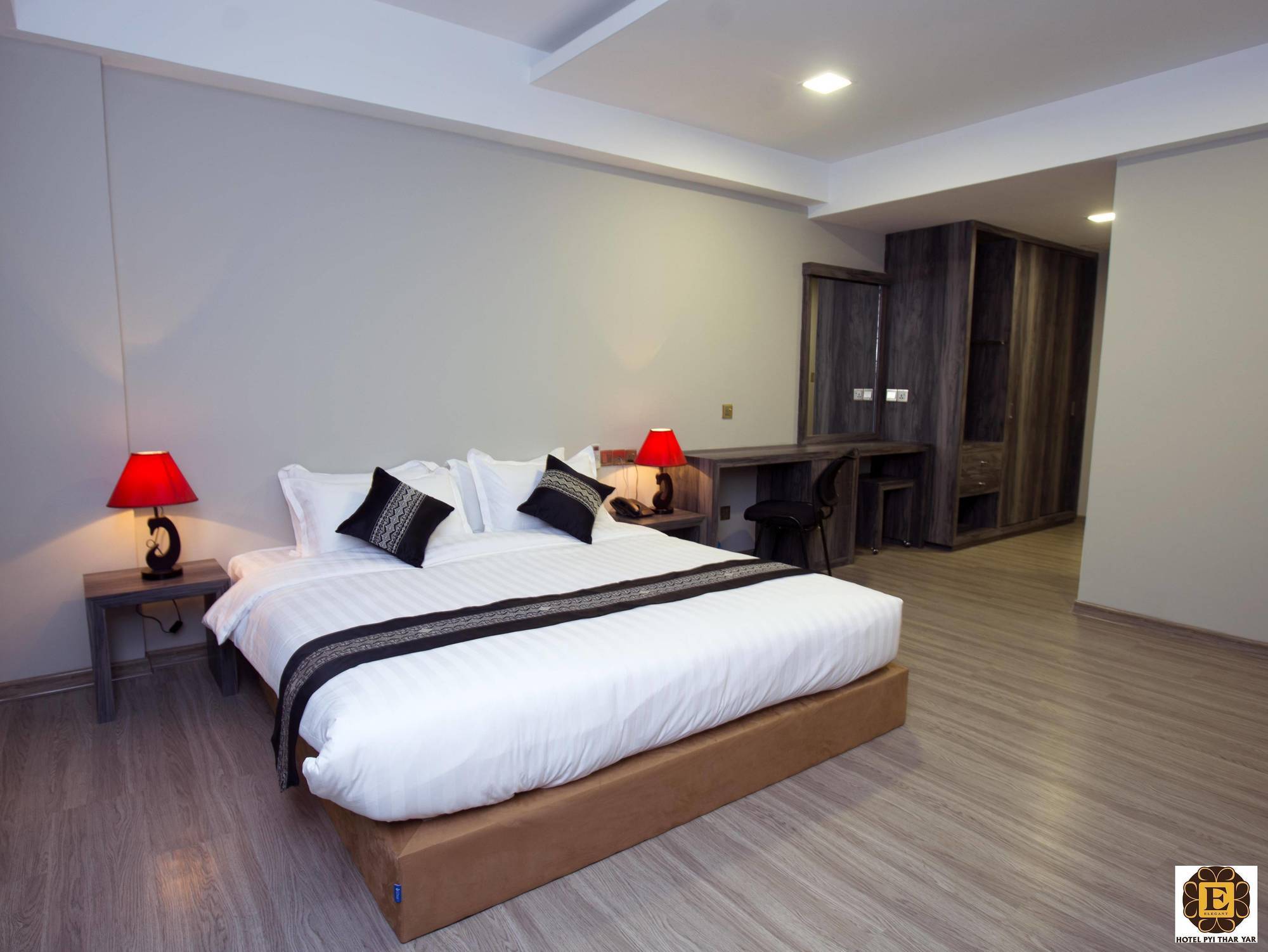 Elegant Hotel Pyi Thar Yar Янгон Экстерьер фото