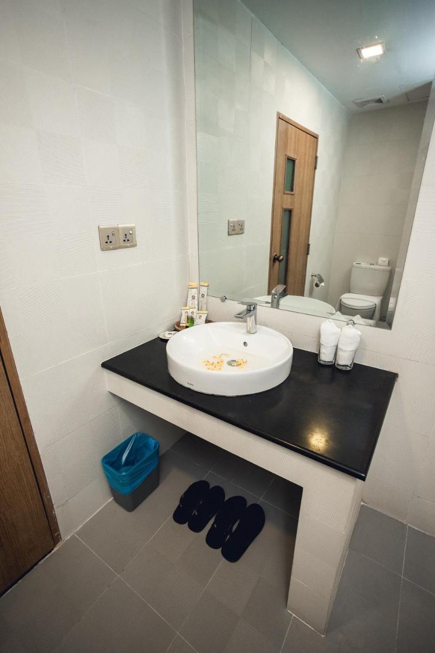 Elegant Hotel Pyi Thar Yar Янгон Экстерьер фото