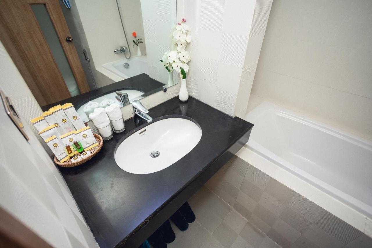 Elegant Hotel Pyi Thar Yar Янгон Экстерьер фото