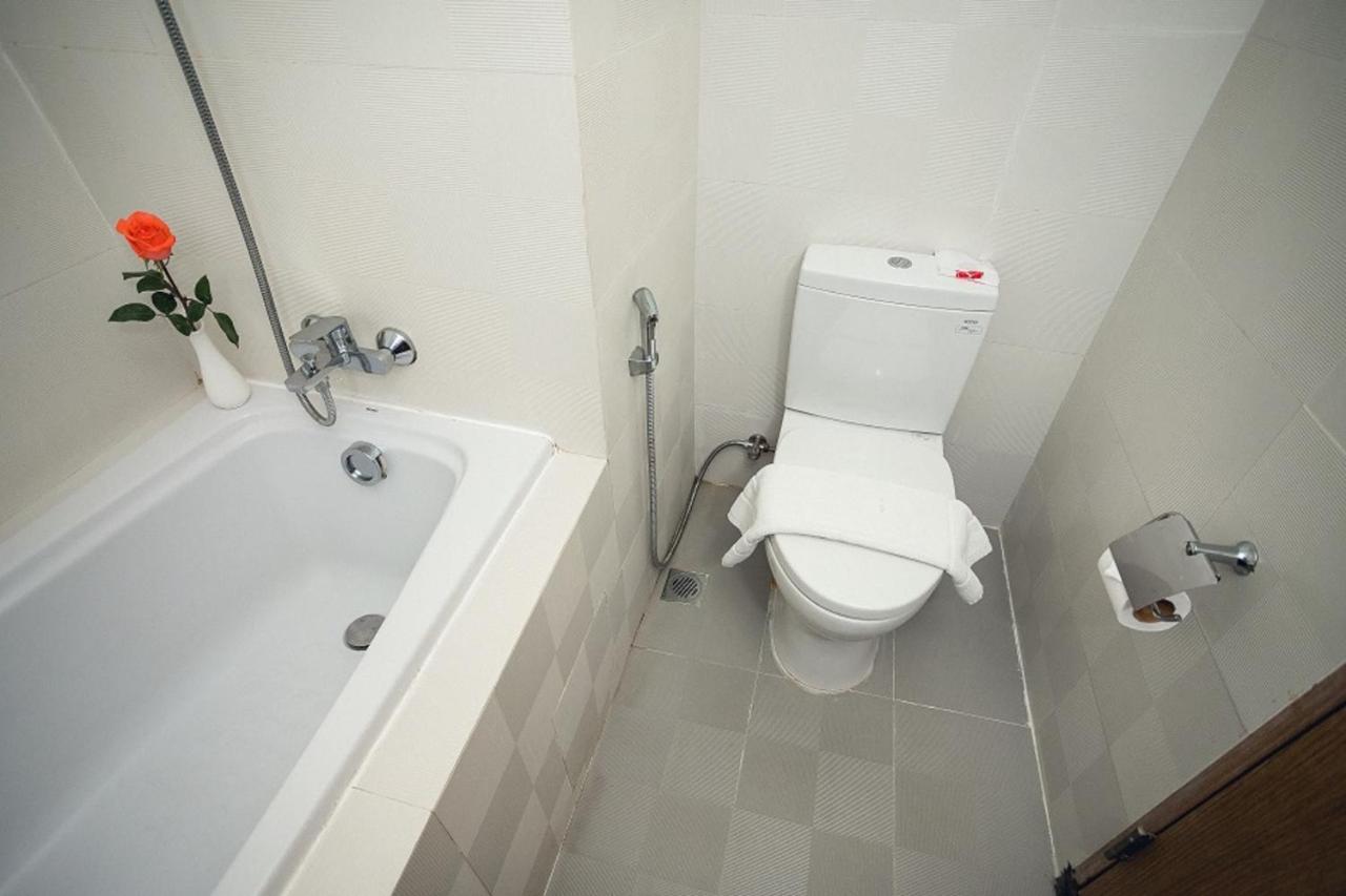 Elegant Hotel Pyi Thar Yar Янгон Экстерьер фото